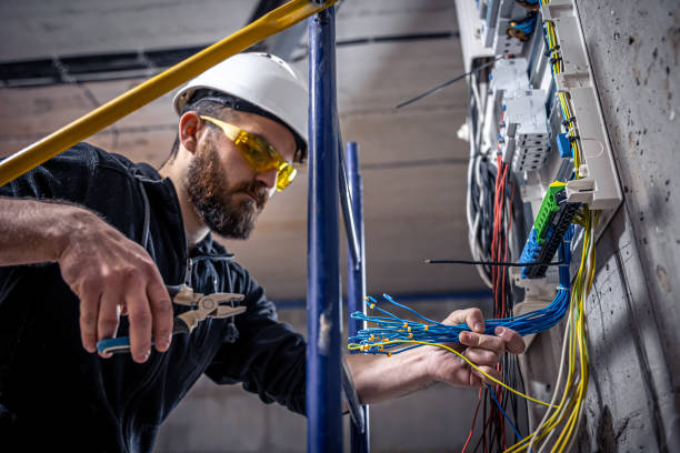 Best Affordable Emergency Electrician  in Atlantis, FL